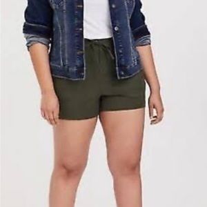 Torrid Green Line pull on short size 26